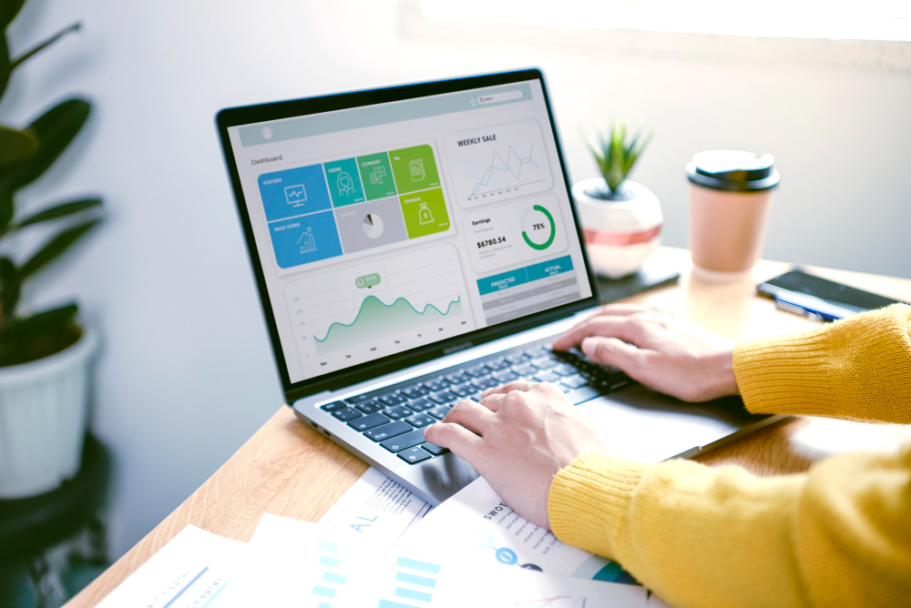 businesspeople-working-finance-accounting-analyze-financi